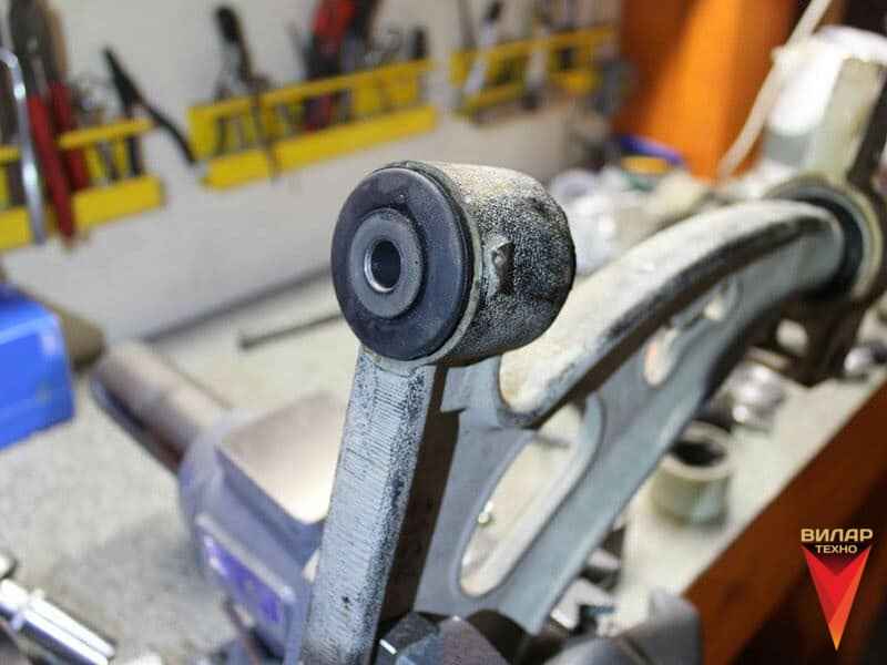 Замена сайлентблоков задних рычагов в Минске